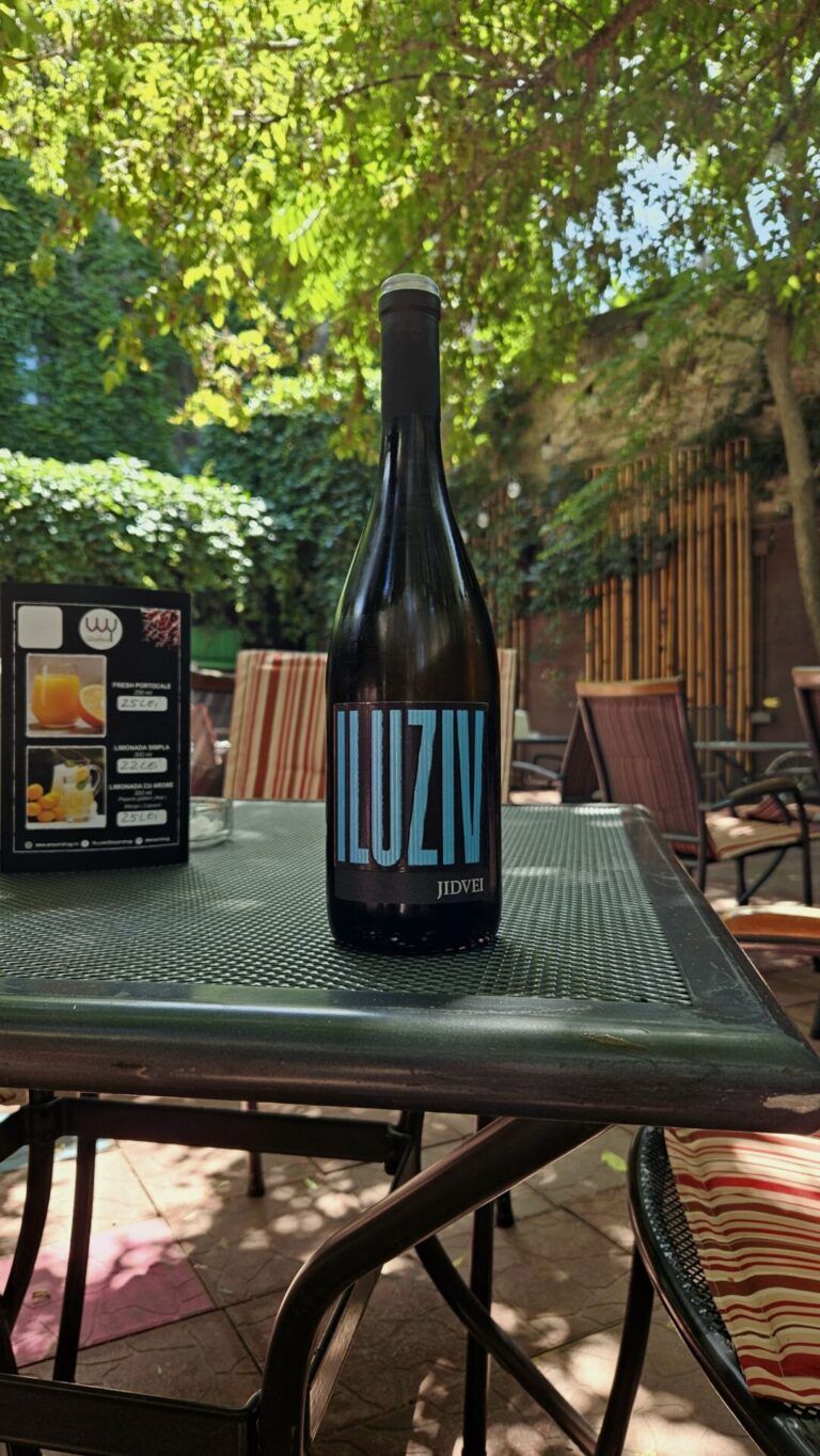 bottle of ILUZIV wine