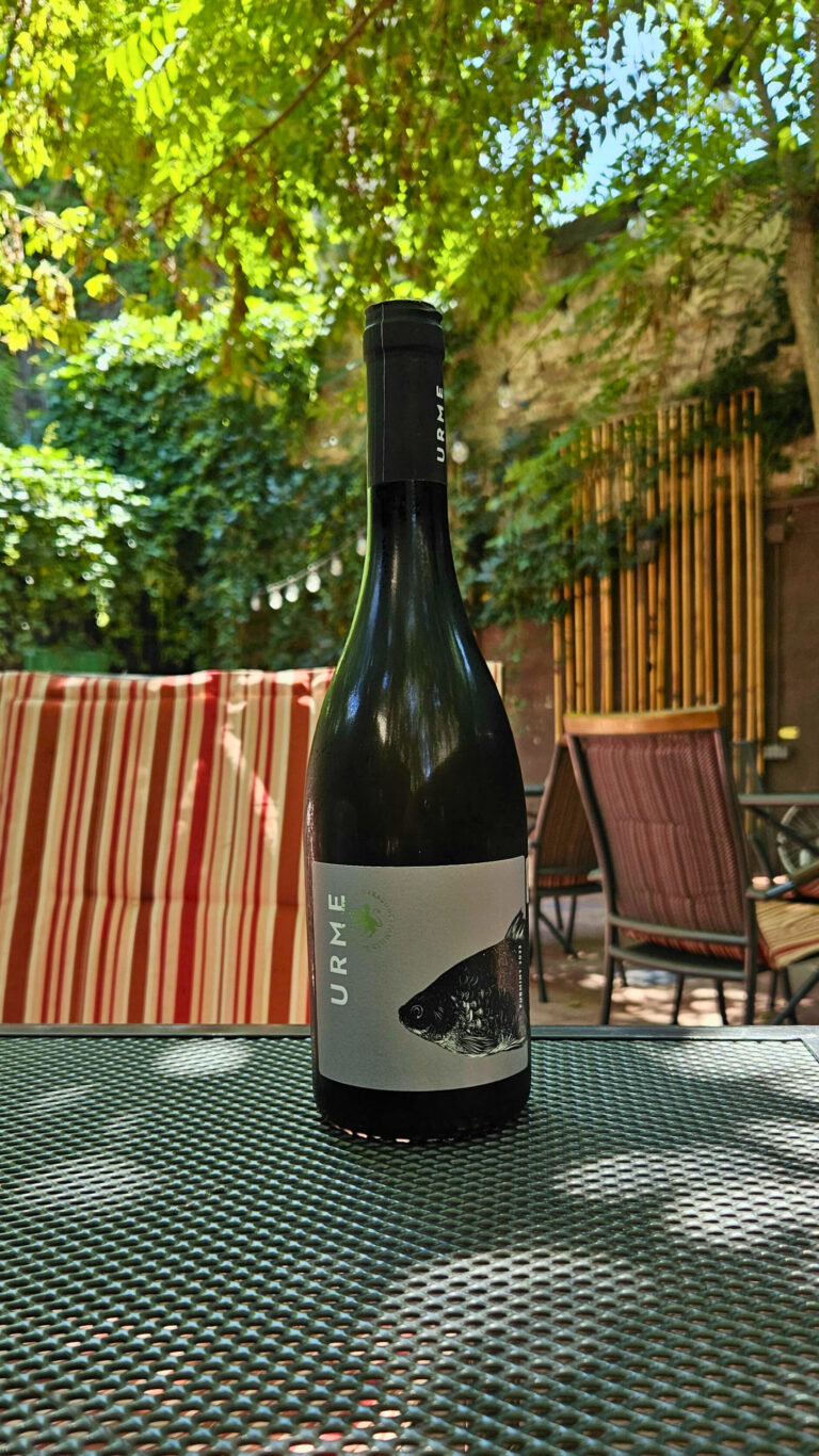 bottle of Urme wine